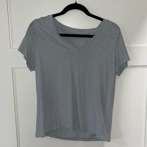 Madewell v-neck whisper cotton t, light blue